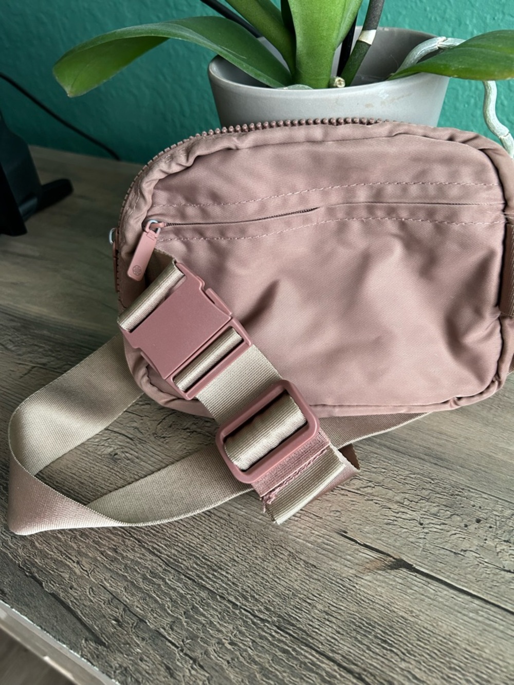 Compact Mauve Crossbody Bag - Lightweight Everyday Shoulder Bag - Picture 2 of 4